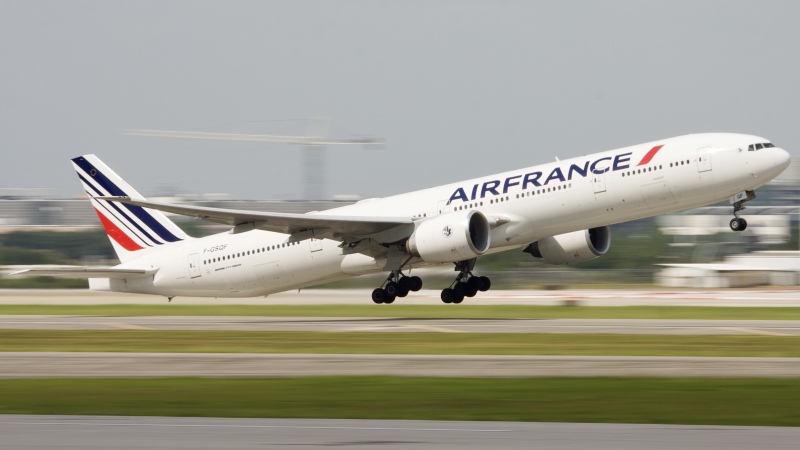 Photo of F-GSQF - Air France Boeing 777-300ER at IAH on AeroXplorer Aviation Database