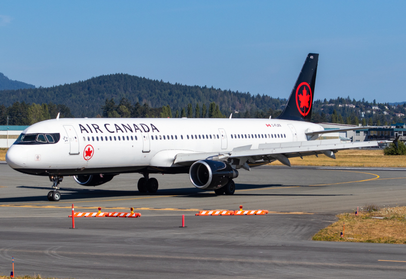 Photo of C-FLKX - Air Canada Airbus A321-200 at YYJ on AeroXplorer Aviation Database