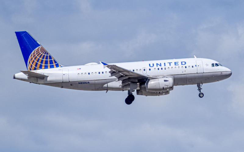 Photo of N850UA - United Airlines Airbus A319 at DEN on AeroXplorer Aviation Database