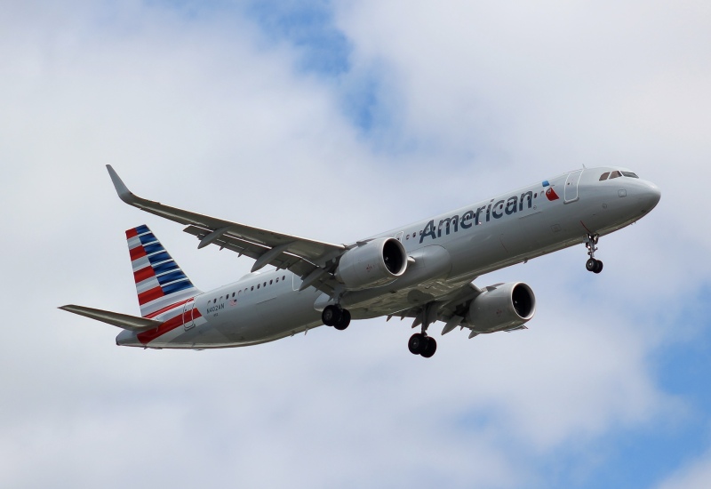 Photo of N402AN - American Airlines Airbus A321NEO at SEA on AeroXplorer Aviation Database
