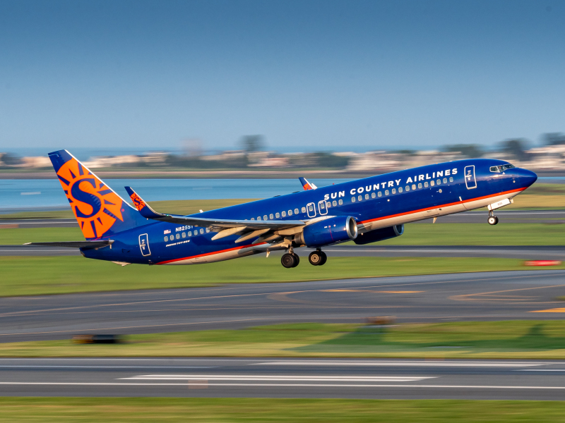 Photo of N825SY - Sun Country Airlines Boeing 737-800 at BOS on AeroXplorer Aviation Database