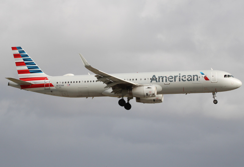 Photo of N132AN - American Airlines Airbus A321-200 at MIA on AeroXplorer Aviation Database