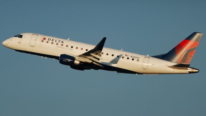 Photo of N240SY - SkyWest Airlines Embraer E175 at OKC on AeroXplorer Aviation Database