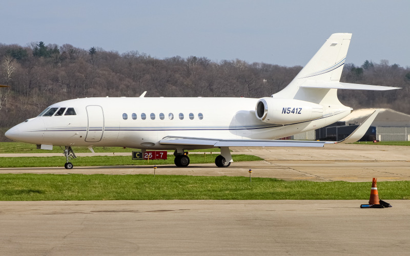 Photo of N541Z - PRIVATE  Dassault Falcon 2000EX at LUK on AeroXplorer Aviation Database