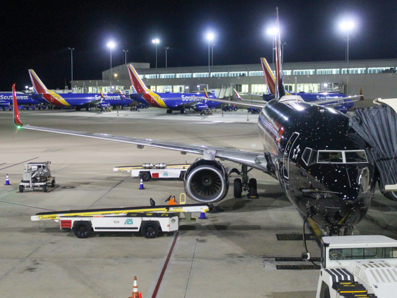 Photo of N36272 - United Airlines Boeing 737-800 at RSW on AeroXplorer Aviation Database