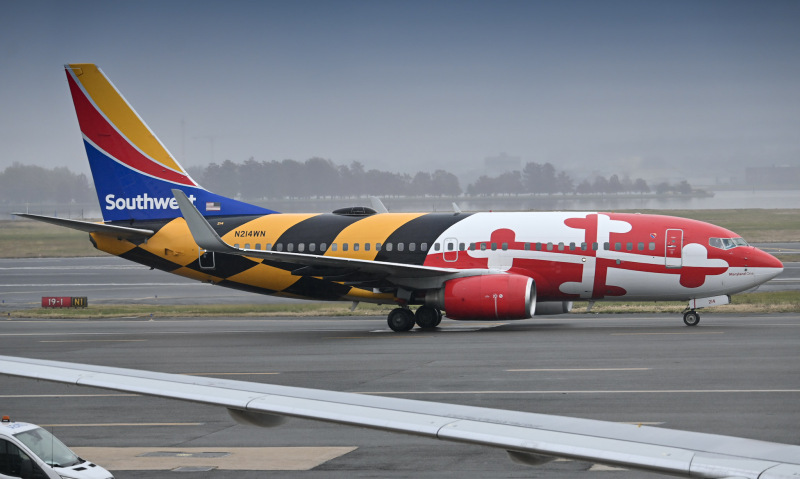 Photo of N214WN - Southwest Airlines Boeing 737-700 at DCA on AeroXplorer Aviation Database