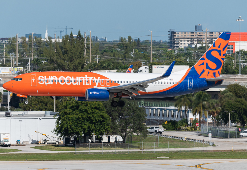 Photo of N831SY - Sun Country Airlines Boeing 737-800 at FLL on AeroXplorer Aviation Database