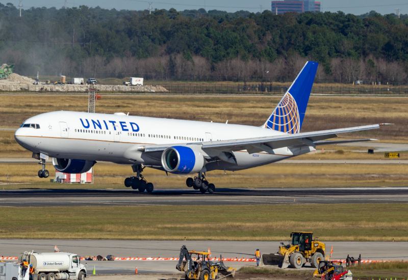 Photo of N220UA - United Airlines Boeing 777-200ER at IAH on AeroXplorer Aviation Database