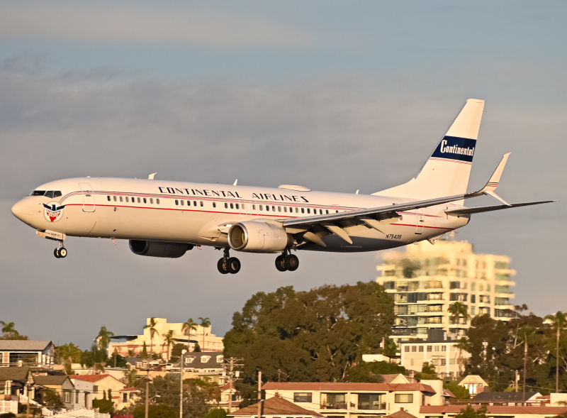 Photo of N75435 - United Airlines Boeing 737-900ER at SAN on AeroXplorer Aviation Database