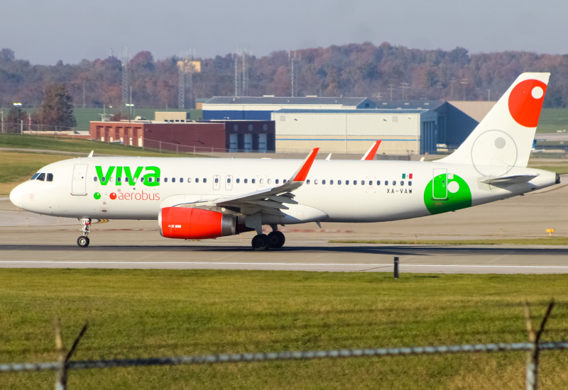 Photo of XA-VAW - VivaAerobus Airbus A320 at CVG on AeroXplorer Aviation Database