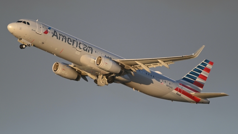 Photo of N910AU - American Airlines Airbus A321-200 at LAX on AeroXplorer Aviation Database