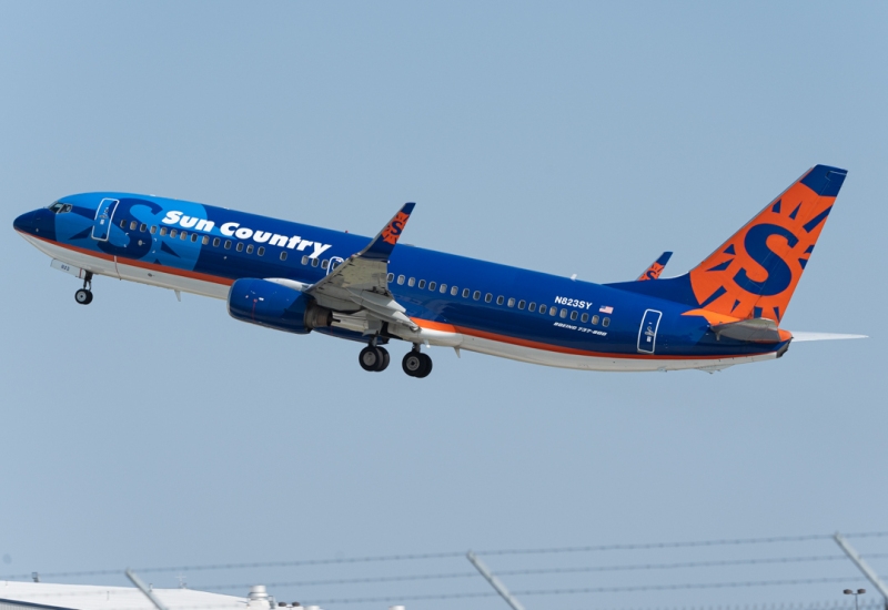 Photo of N823SY - Sun Country Airlines Boeing 737-800 at MKE on AeroXplorer Aviation Database