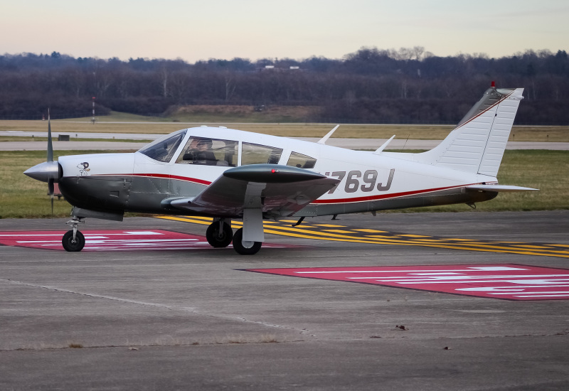 Photo of N769J - PRIVATE  Piper PA-28 at LUK on AeroXplorer Aviation Database