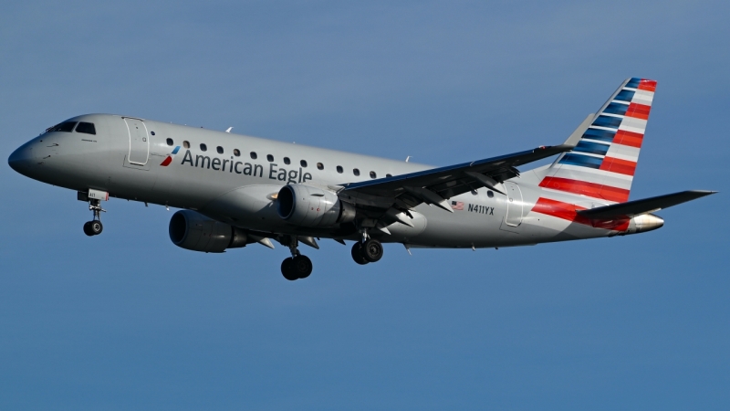 Photo of N411YX - American Eagle Embraer E175 at DCA on AeroXplorer Aviation Database