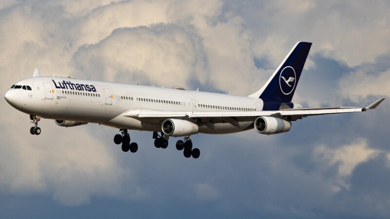 Photo of D-AIFD - Lufthansa Airbus A340-300 at DEN on AeroXplorer Aviation Database