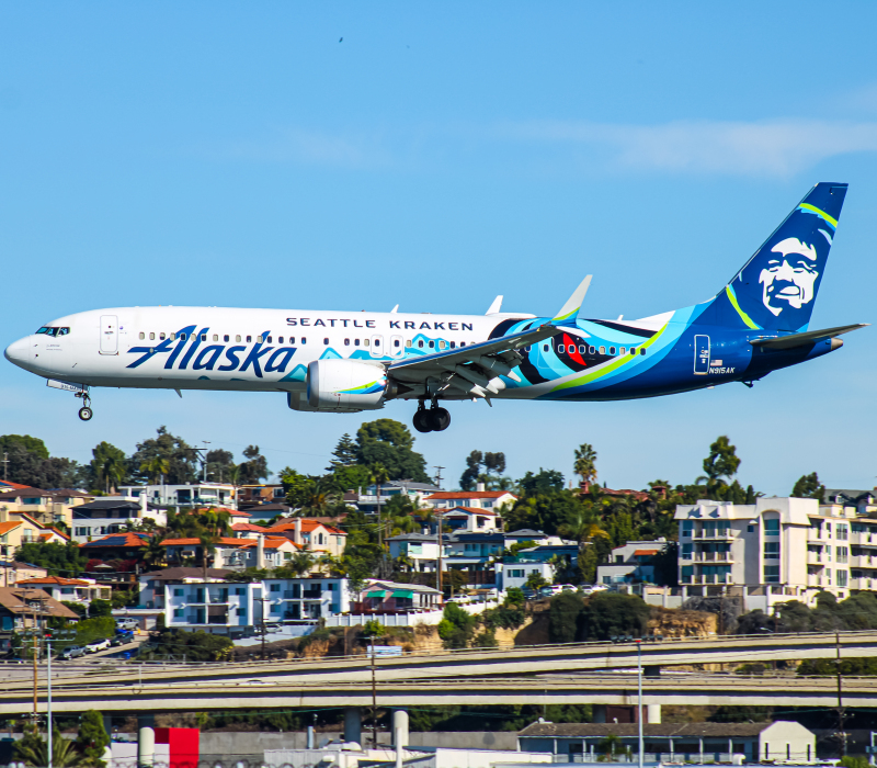 Photo of N915AK - Alaska Airlines Boeing 737 MAX 9 at SAN on AeroXplorer Aviation Database