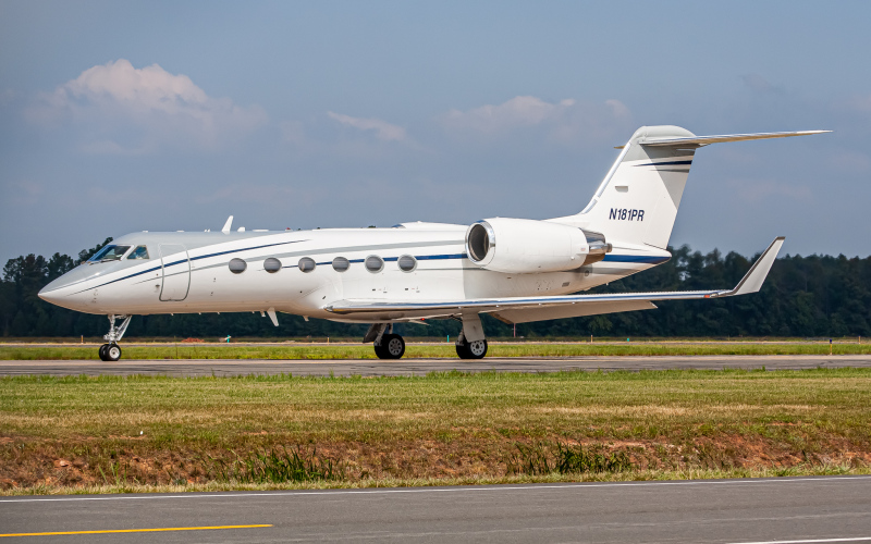 Photo of N181PR - PRIVATE Gulfstream IV at IAD on AeroXplorer Aviation Database