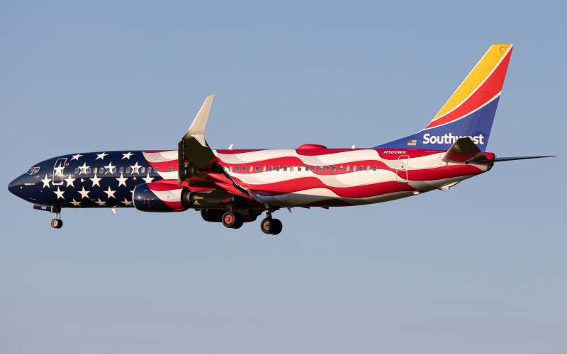 Photo of N500WR - Southwest Airlines Boeing 737-800 at MHT on AeroXplorer Aviation Database