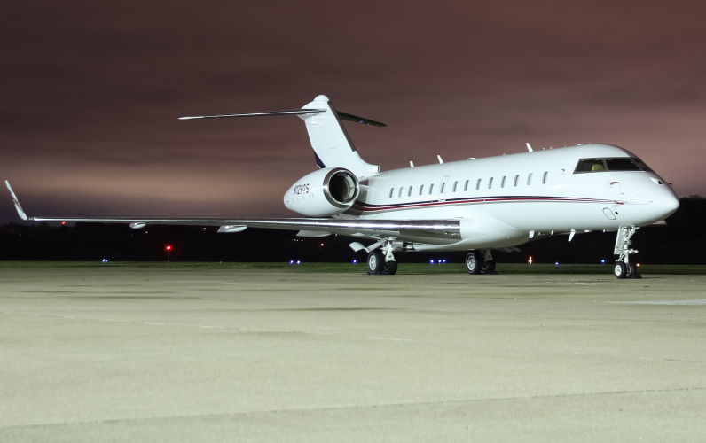 Photo of N129QS - NetJets Bombardier Global 5000 at LUK on AeroXplorer Aviation Database