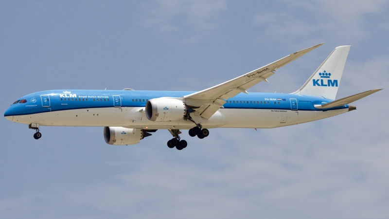 Photo of PH-BHM - KLM Boeing 787-9 at IAH on AeroXplorer Aviation Database