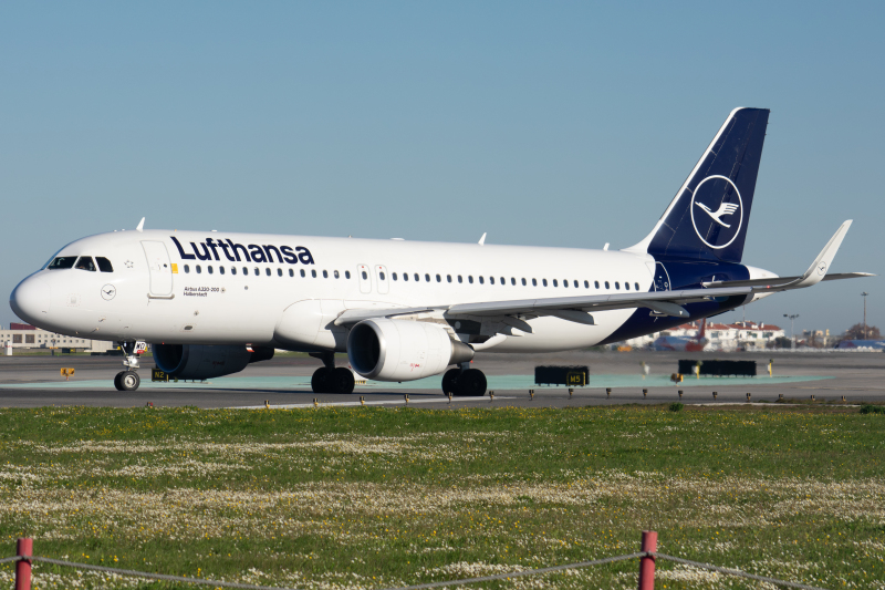 Photo of D-AIWD - Lufthansa Airbus A320 at LIS on AeroXplorer Aviation Database