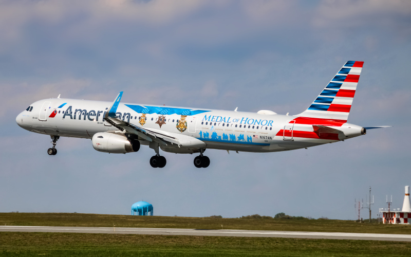 Photo of N167AN - American Airlines Airbus A321-200 at BWI on AeroXplorer Aviation Database