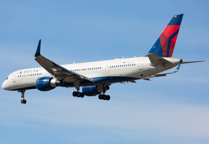 Photo of N821DX - Delta Airlines Boeing 757-200 at BWI on AeroXplorer Aviation Database