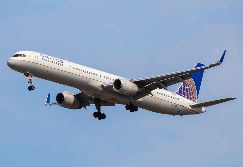 Photo of N57863 - United Airlines Boeing 757-300 at ORD on AeroXplorer Aviation Database
