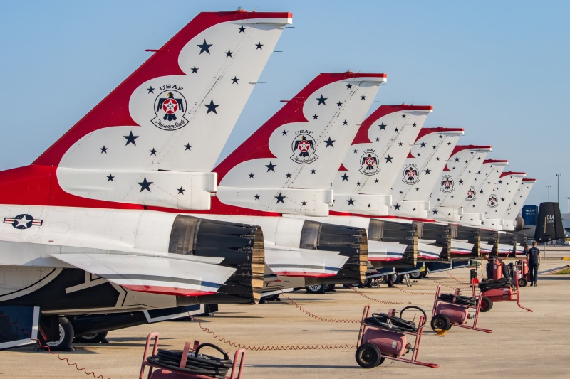 Photo of 92-3880 - USAF - United States Air Force General Dynamics F-16 Fighting Falcon at FLL on AeroXplorer Aviation Database