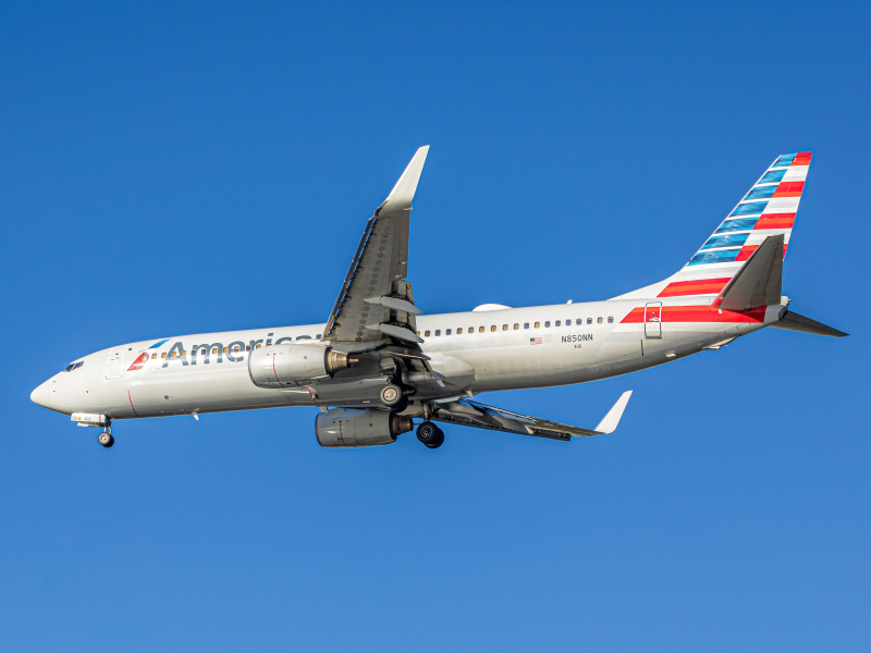 Photo of N850NN - American Airlines Boeing 737-800 at MIA on AeroXplorer Aviation Database