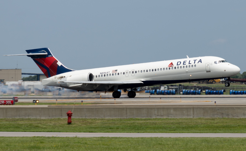 Photo of N896AT - Delta Airlines Boeing 717-200 at MSP on AeroXplorer Aviation Database