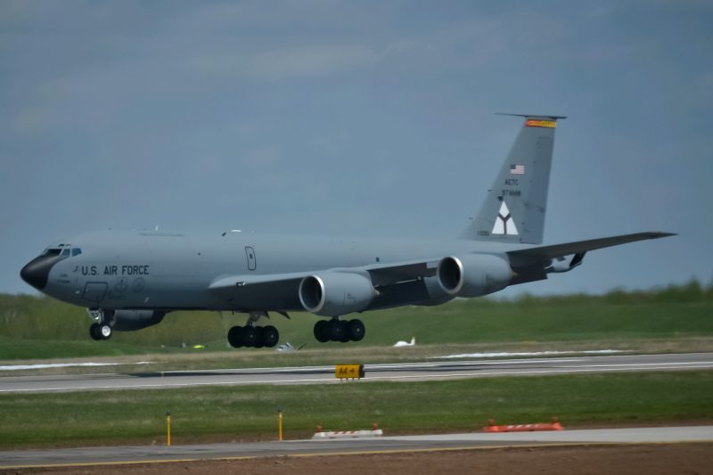 Photo of 62-3569 - USAF - United States Air Force Boeing KC-135 Stratotanker at DLH on AeroXplorer Aviation Database