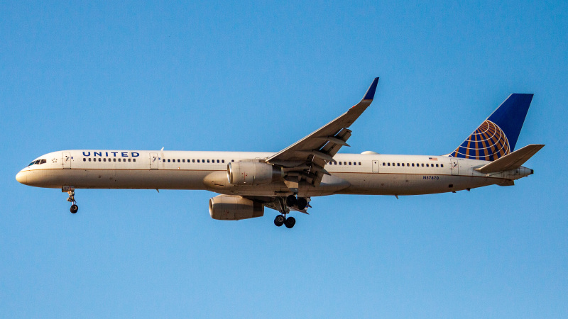 Photo of N57870 - United Airlines Boeing 757-300 at IAH on AeroXplorer Aviation Database
