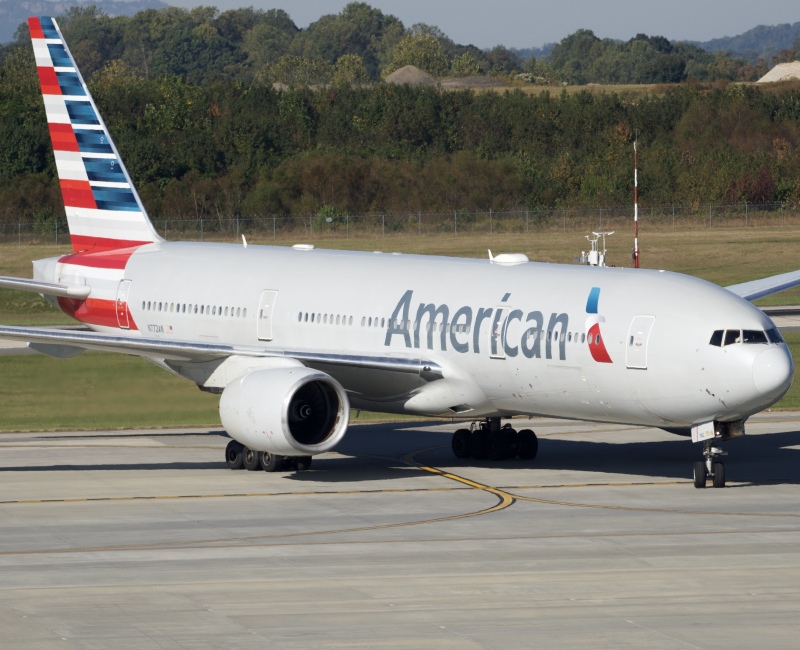Photo of N772AN - American Airlines Boeing 777-200ER at CLT on AeroXplorer Aviation Database