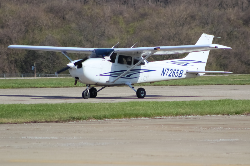 Photo of N7265B - PRIVATE  Cessna 172 at LUK on AeroXplorer Aviation Database