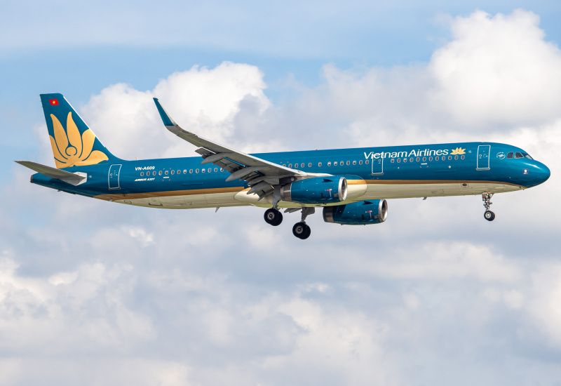 Photo of VN-A609 - Vietnam Airlines Airbus A321-200 at SGN on AeroXplorer Aviation Database