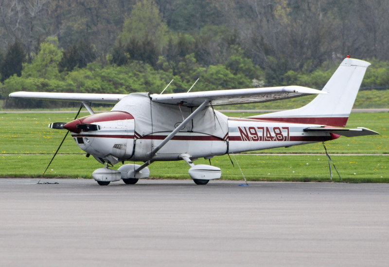 Photo of N97487 - PRIVATE Cessna 182 Skylane at HAO on AeroXplorer Aviation Database