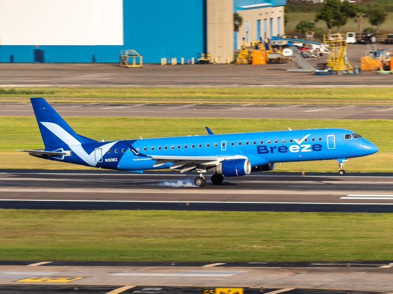 Photo of N193BZ - Breeze Airways Embraer E195 at TPA on AeroXplorer Aviation Database