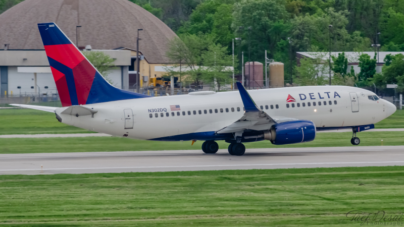 Photo of N302DQ - Delta Airlines Boeing 737-700 at MKE on AeroXplorer Aviation Database