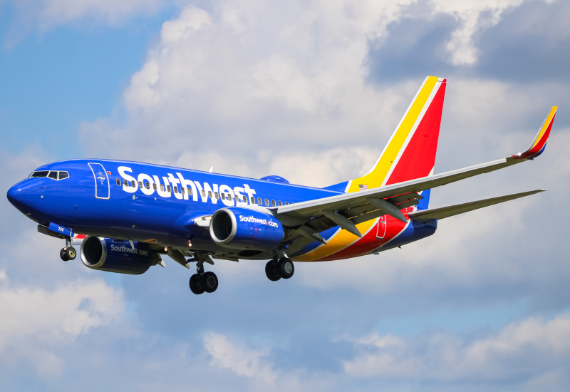 Photo of N250WN - Southwest Airlines Boeing 737-700 at BWI on AeroXplorer Aviation Database