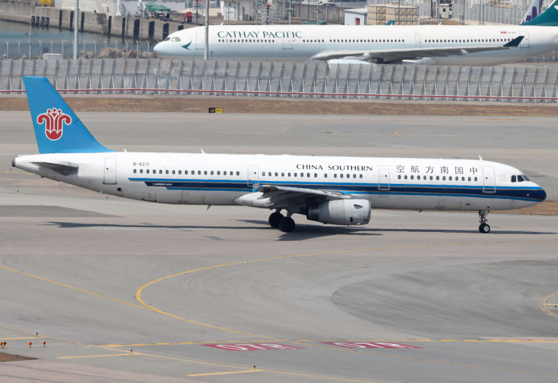 Photo of B-6271 - China Southern Airlines Airbus A321-200 at HKG on AeroXplorer Aviation Database