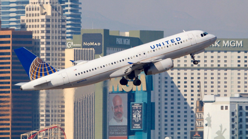 Photo of N440UA - United Airlines Airbus A320 at LAS on AeroXplorer Aviation Database