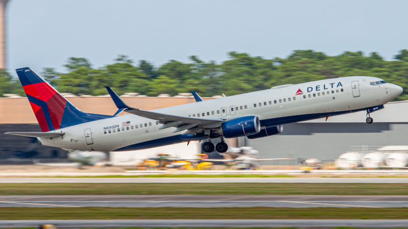 Photo of N840DN - Delta Airlines Boeing 737-900ER at IAH on AeroXplorer Aviation Database