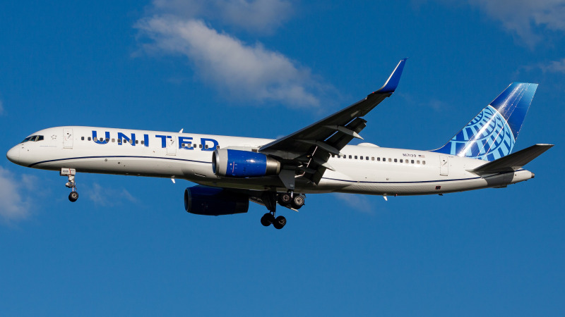 Photo of N17139 - United Airlines Boeing 757-200 at MCO on AeroXplorer Aviation Database
