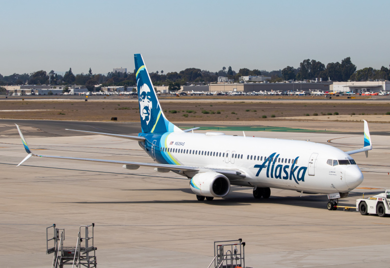 Photo of N529AS - Alaska Airlines Boeing 737-800 at SNA on AeroXplorer Aviation Database