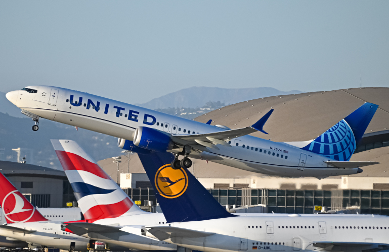 Photo of N17574 - United Airlines Boeing 737 MAX 9 at LAX on AeroXplorer Aviation Database