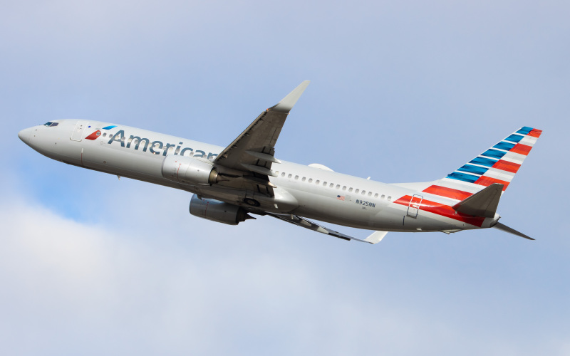 Photo of N925NN - American Airlines Boeing 737-800 at PHL on AeroXplorer Aviation Database