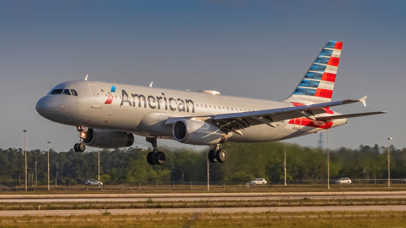 Photo of N654AW - American Airlines Airbus A320 at RSW on AeroXplorer Aviation Database