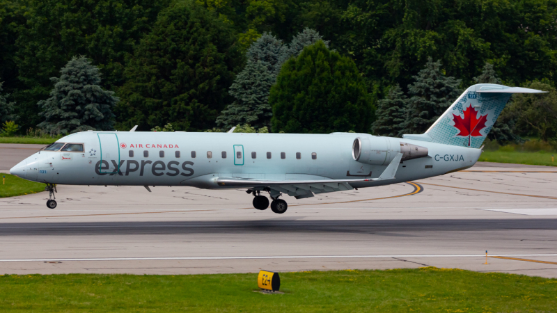 Photo of C-GXJA - Air Canada Express Mitsubishi CRJ-200 at CMH on AeroXplorer Aviation Database