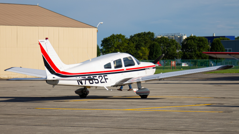 Photo of N7652F - PRIVATE Piper 28 Cherokee at DLZ on AeroXplorer Aviation Database